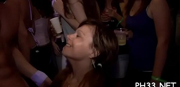  Drunk cheeks sucking shlong in club